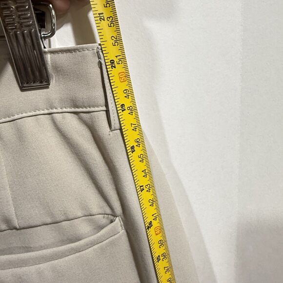 HAGGAR Comfort Equipped Chino Shorts Men's 34 x 8 Beige Golf Performance - Picture 11 of 15